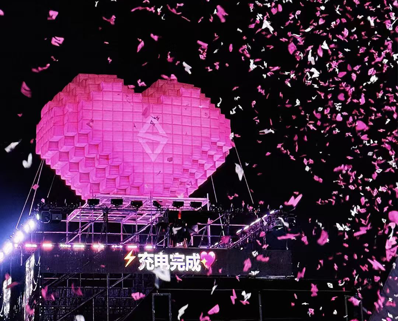 【行业创新】 从舞台到宇宙：汪苏泷演唱会如何重构演出体验新维度