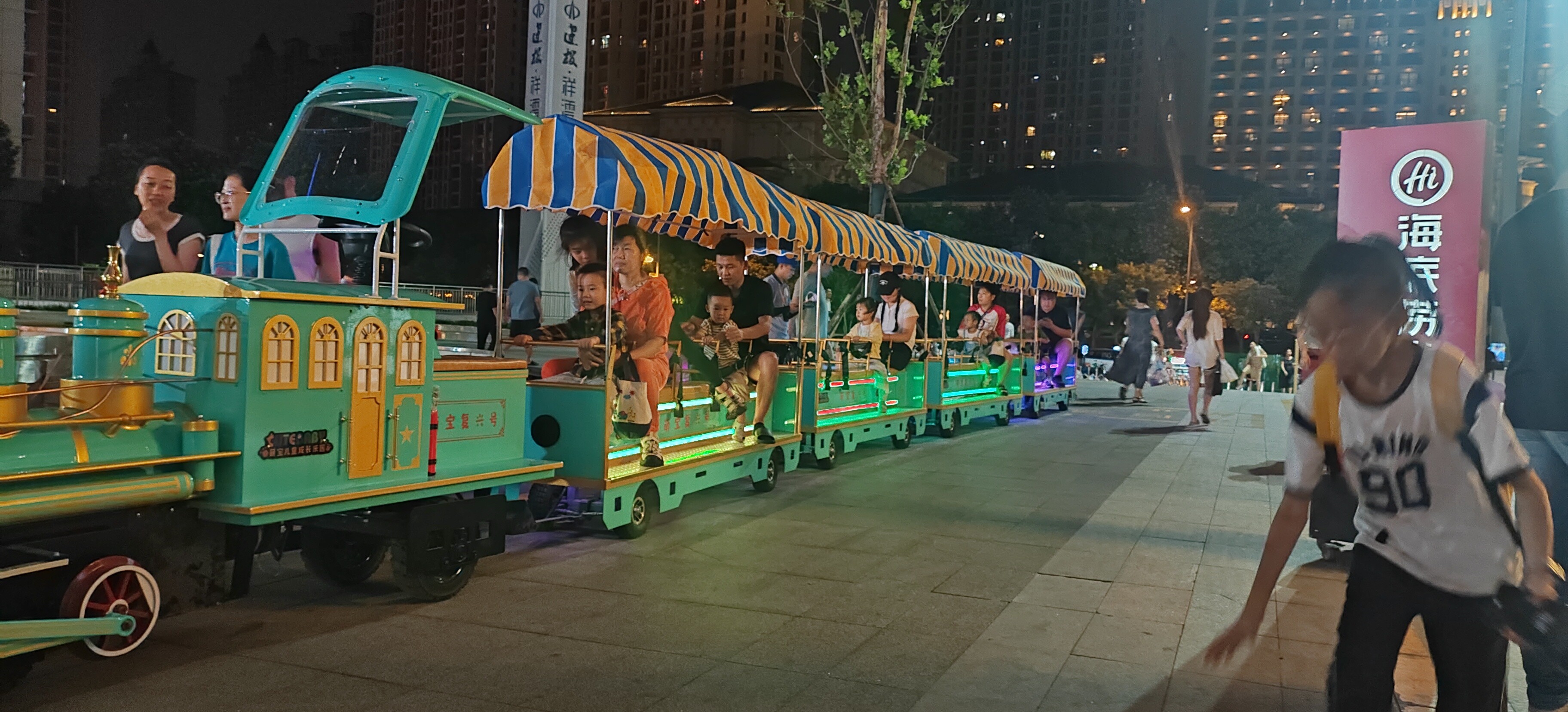 20座骑跨式网红无轨小火车 20座骑跨式网红无轨小火车