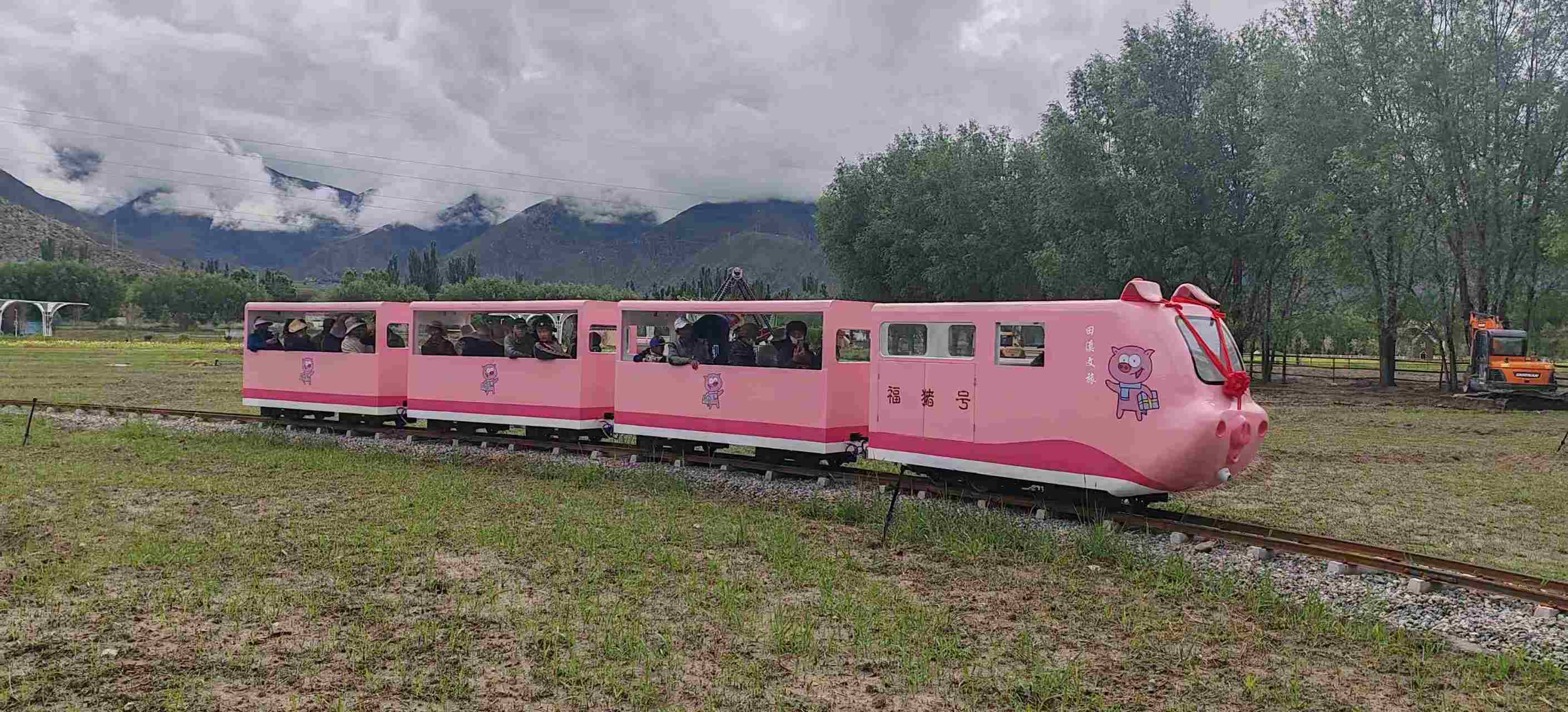 小猪轨道观光火车