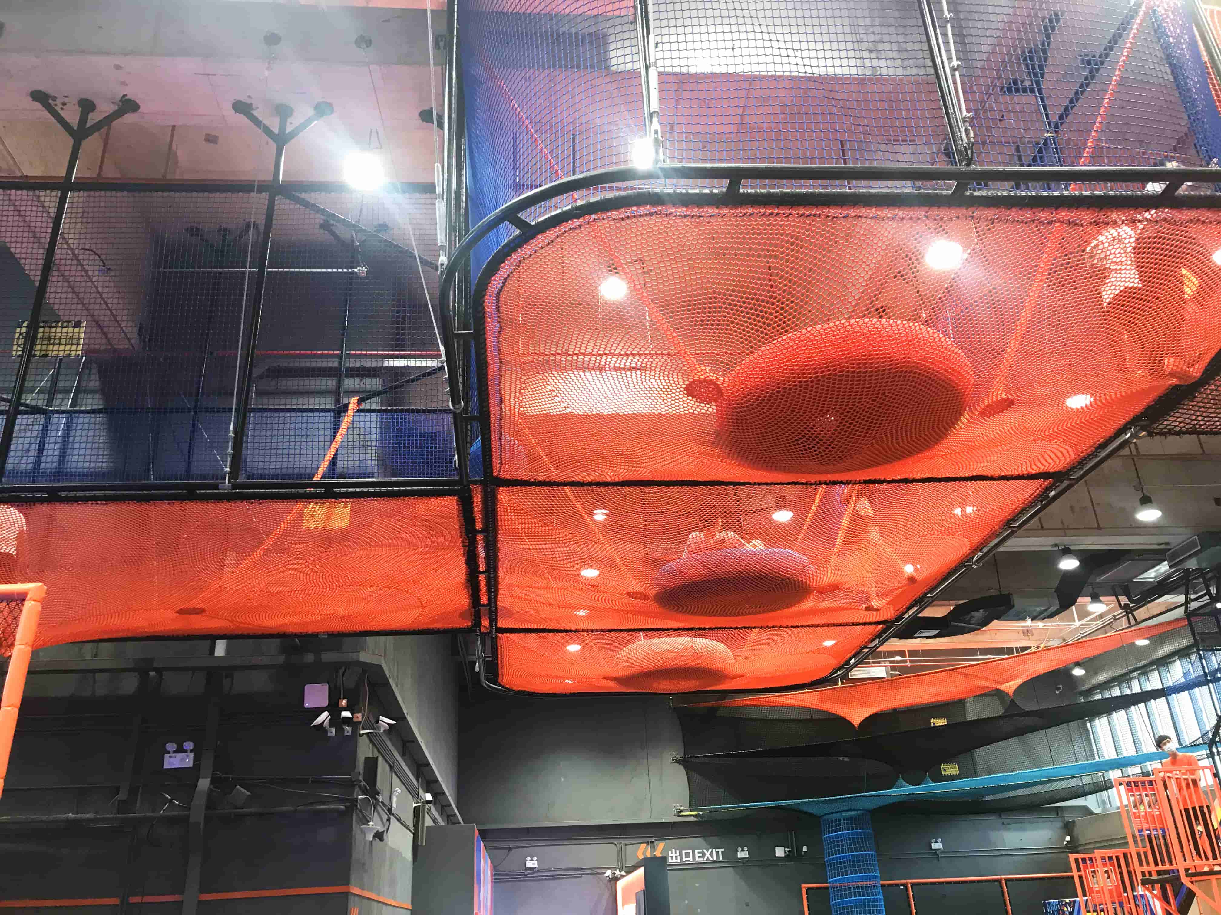 多功能美式蹦床运动公园