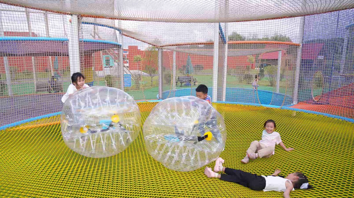 children-rope-climbing-adventure-park