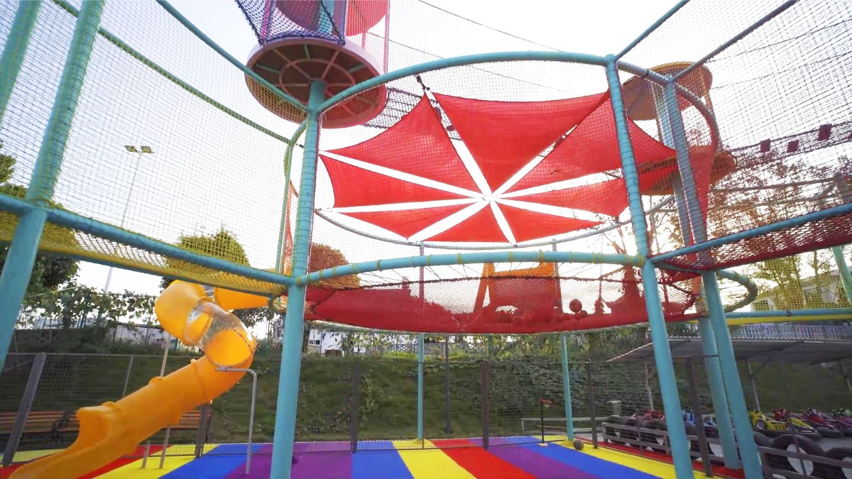 ropecube-custom-colorful-outdoor-rope-playground-structure