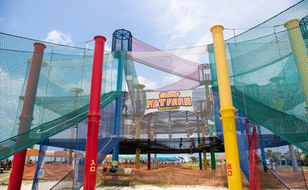 日本冲绳 Chura Net Park|滨海多层绳网游乐场项目 okinawa-chura-net-park-net-playground-entrance