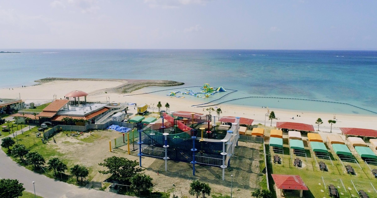日本冲绳 Chura Net Park|滨海多层绳网游乐场项目 okinawa-chura-net-park-beachfront-aerial-view