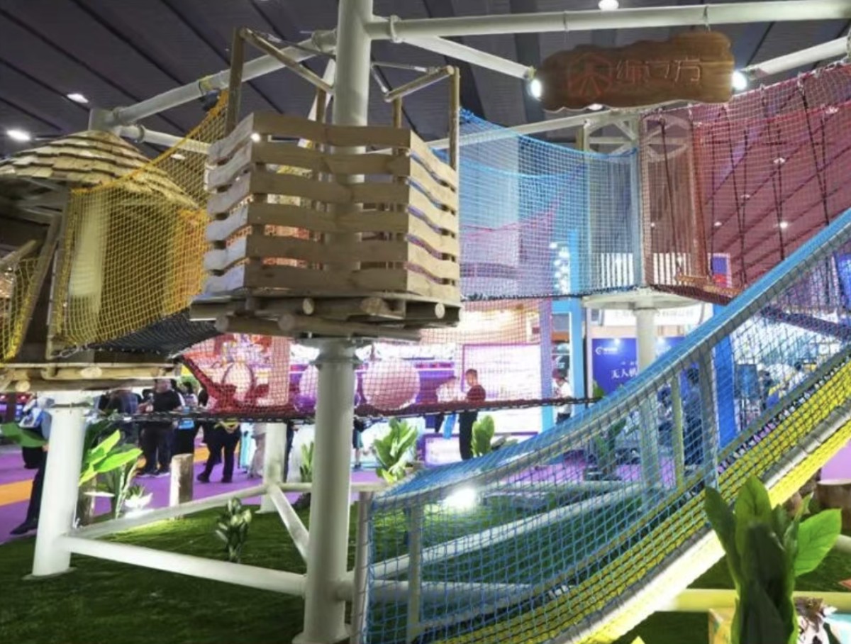 indoor-rope-course-playground-equipment-jungle-treehouse-slide-01 绳立方亮相2025广州展:丛林木屋绳网乐园,解锁亲子游乐新体验