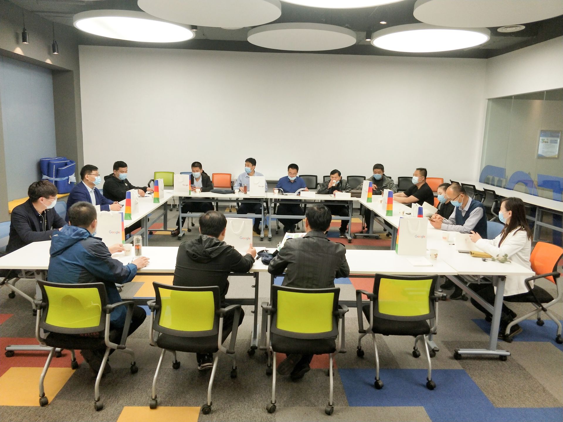 邹平商务局携铝质家居企业来济南谷歌体验中心参观考察