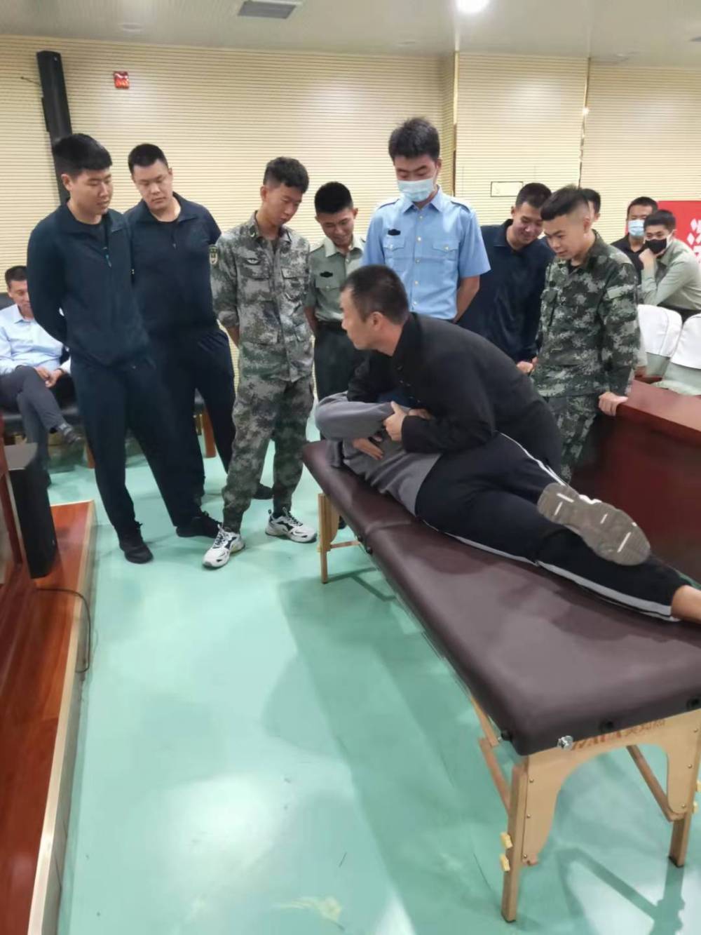 德州五环体育馆给退伍军人培训中医实用技术