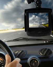 视频记录并循环更新车前周围的路面情况