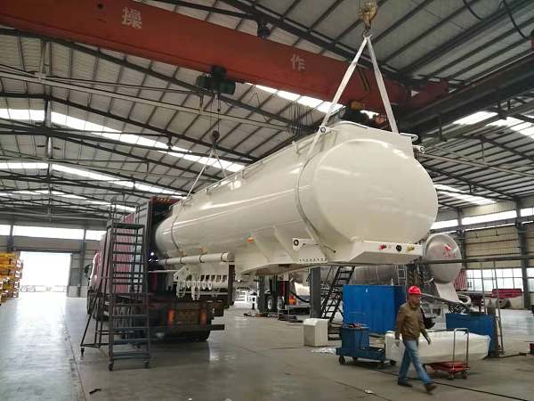 Semirremolque Cisterna de Combustible (1)