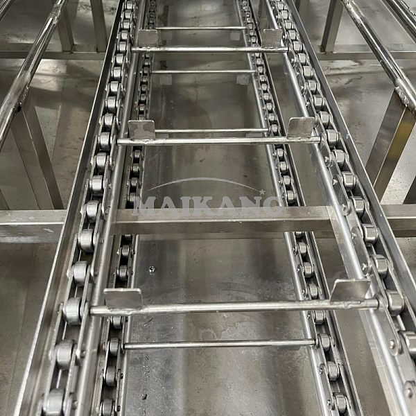 Uso de cadena de pasador SUS304 para transportar los palés, equipada con varilla guía para sujetar.