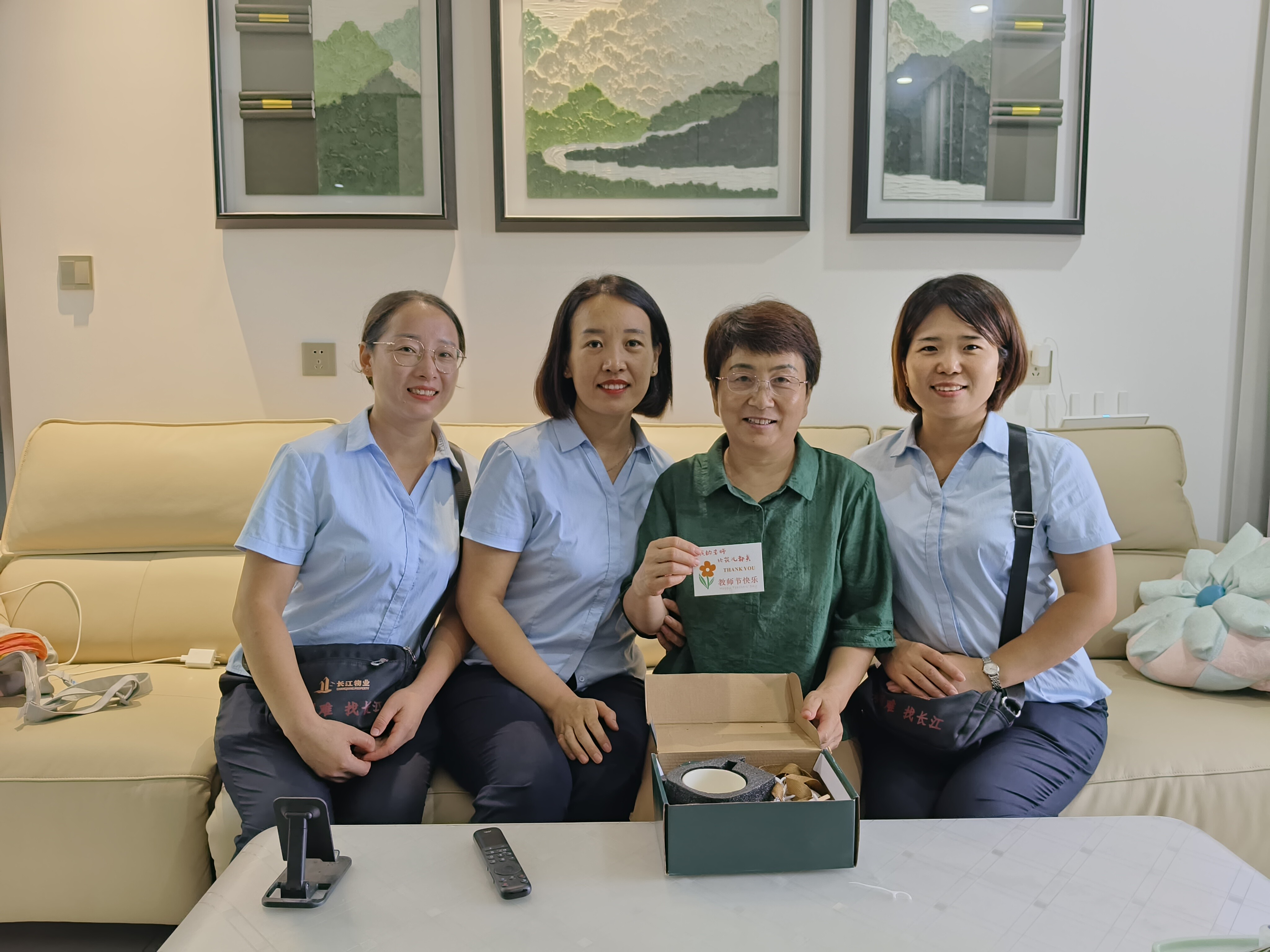 桃“礼”芬芳，致谢恩师 〡 长江物业祝所有教师节日快乐!