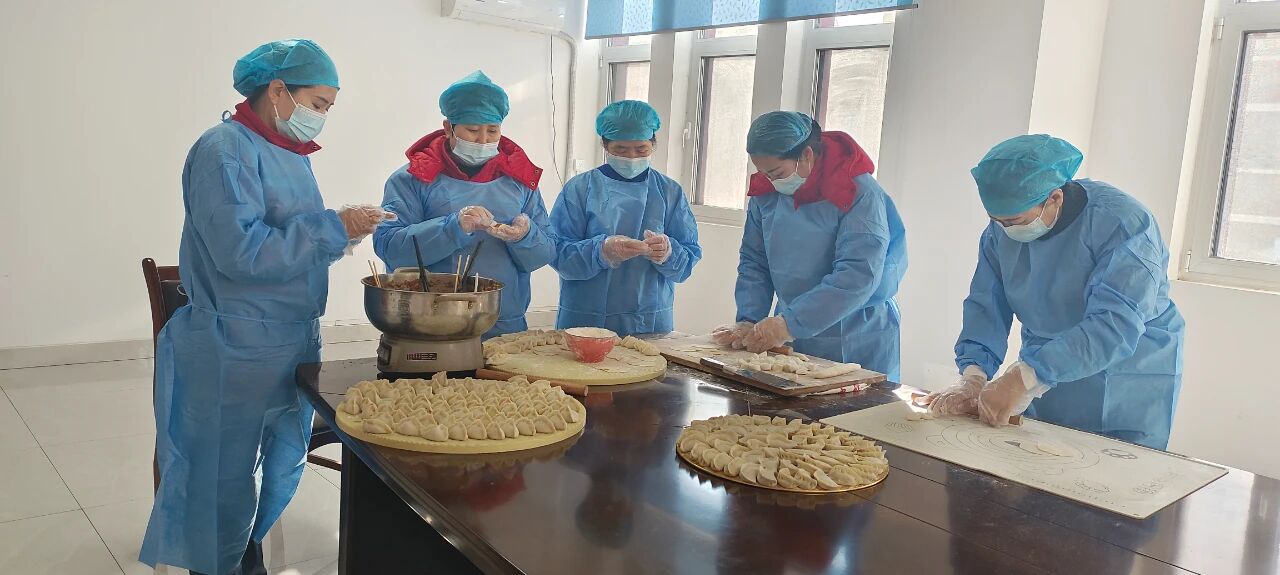 【长江物业】情暖除夕 | 饺子飘香情意浓,敬老爱老暖人心 【长江物业】情暖除夕 | 饺子飘香情意浓,敬老爱老暖人心