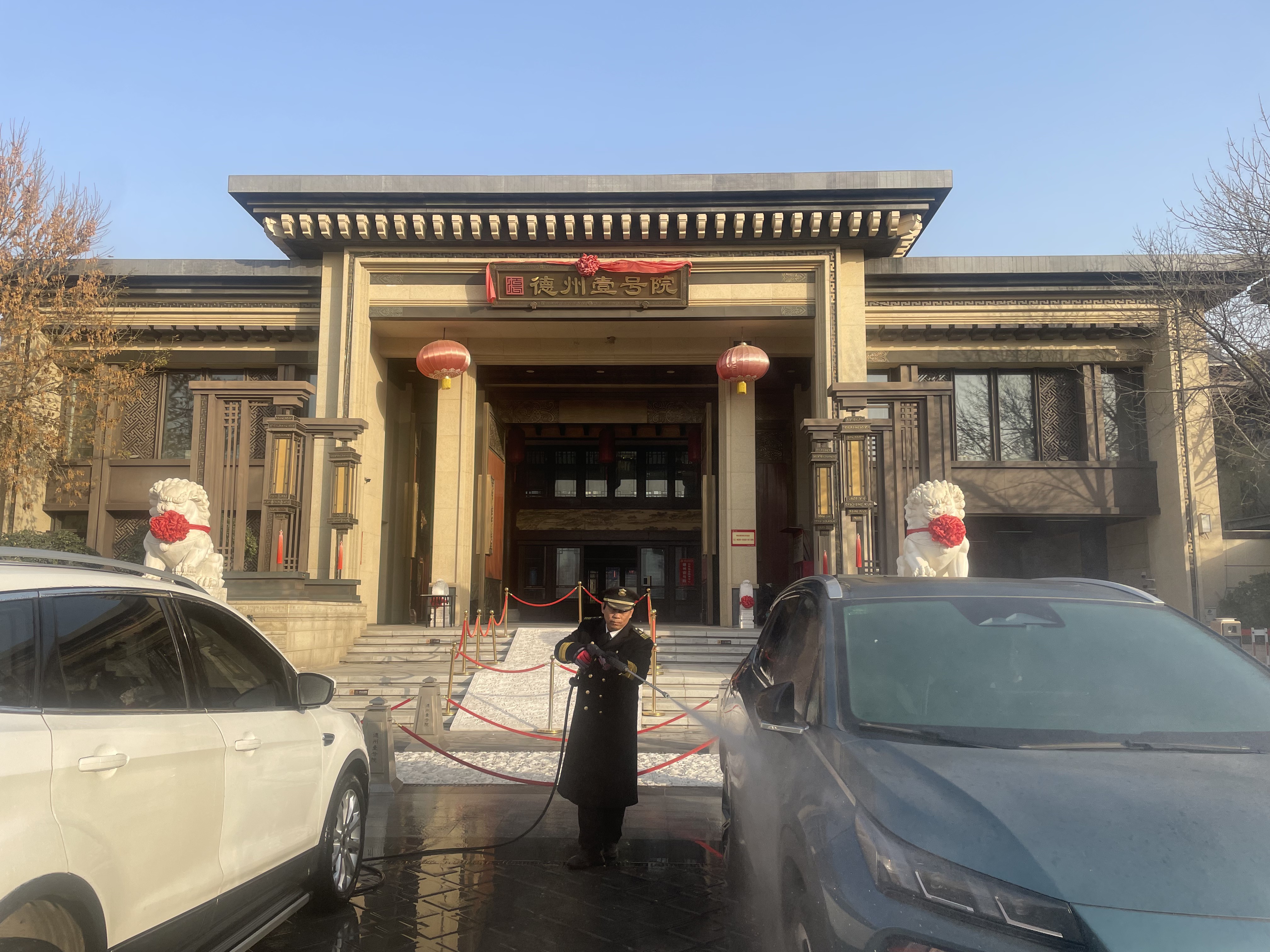 长江物业 | 五一返程“暖心洗车,‘净’待君归”洗车活动 长江物业 | 五一返程“暖心洗车,‘净’待君归”洗车活动