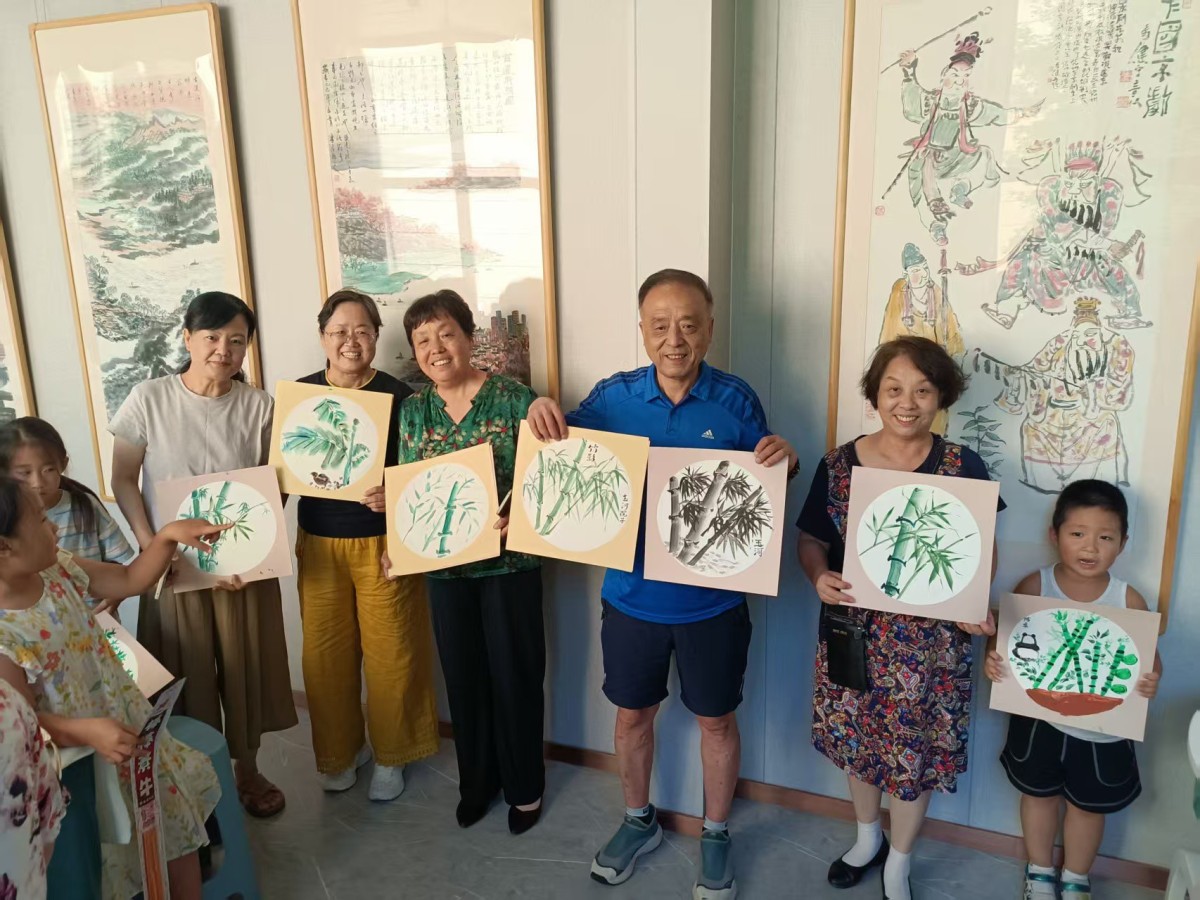 长江物业玉河院子联合金河社区开展“清风竹韵,墨润邻里”社区教育国画活动 微信图片_20260817173317_90_213