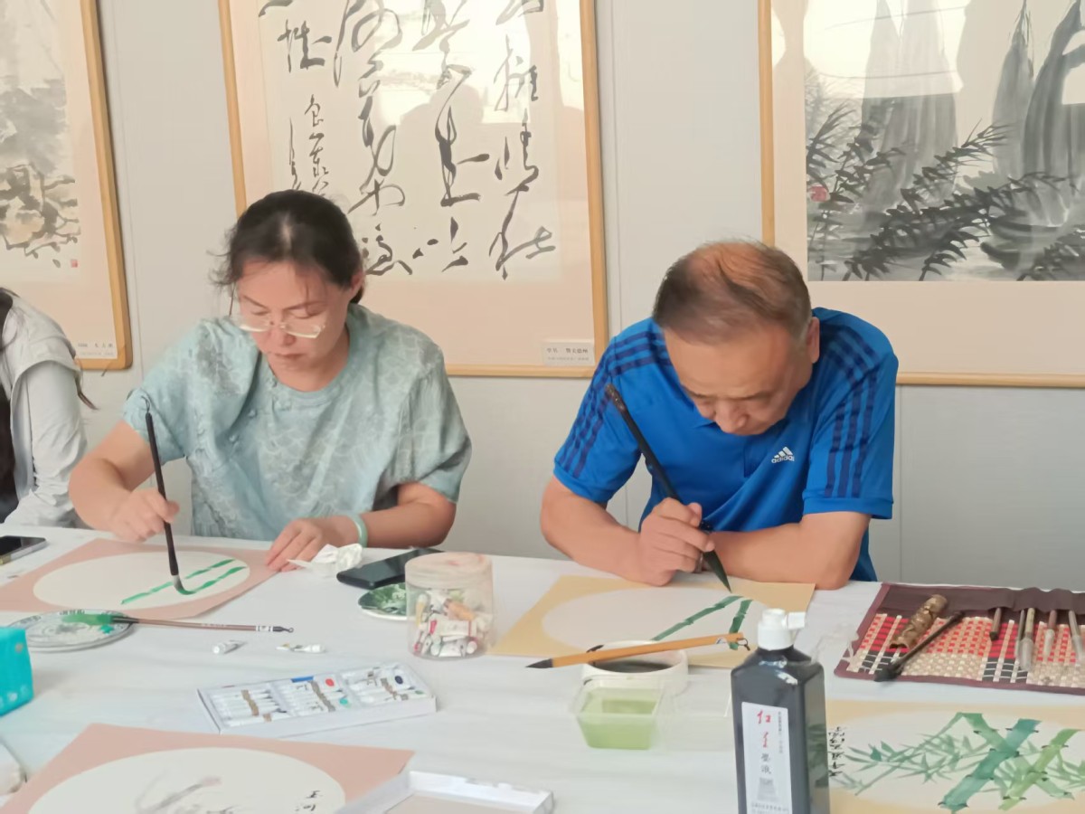 长江物业玉河院子联合金河社区开展“清风竹韵,墨润邻里”社区教育国画活动 微信图片_20260817173317_95_213