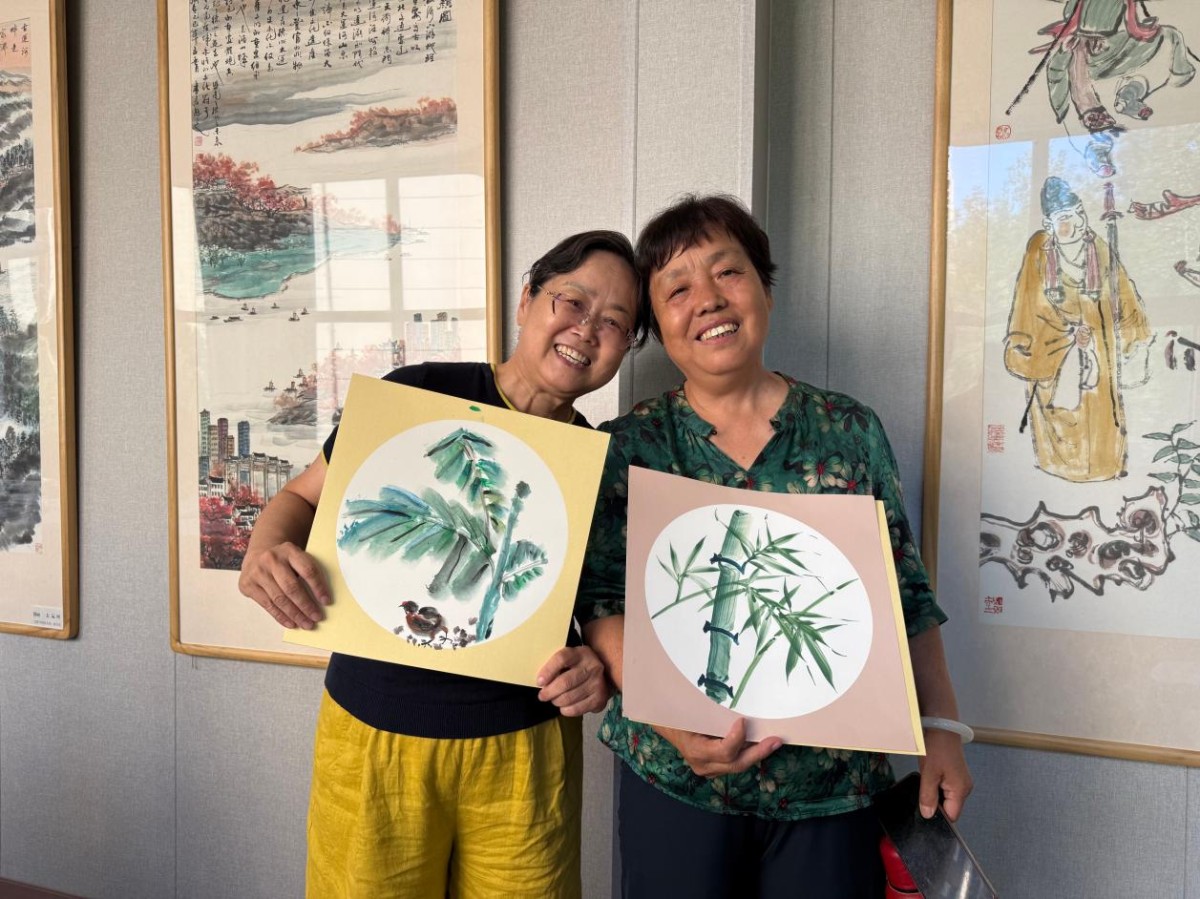 长江物业玉河院子联合金河社区开展“清风竹韵,墨润邻里”社区教育国画活动 图片2