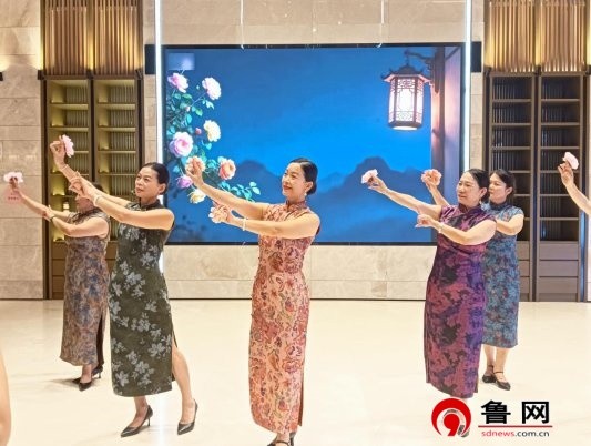 1787127471948615128839045120.jpg 乐享长河 缤纷一夏——德州天衢新区长河街道锦绣社区开展“萌娃戏水乐 义诊伴欢歌”夏夜活动