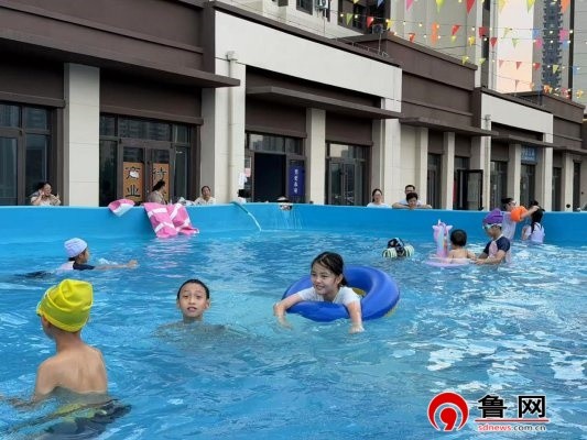 1787127471948615130495795200.jpg 乐享长河 缤纷一夏——德州天衢新区长河街道锦绣社区开展“萌娃戏水乐 义诊伴欢歌”夏夜活动