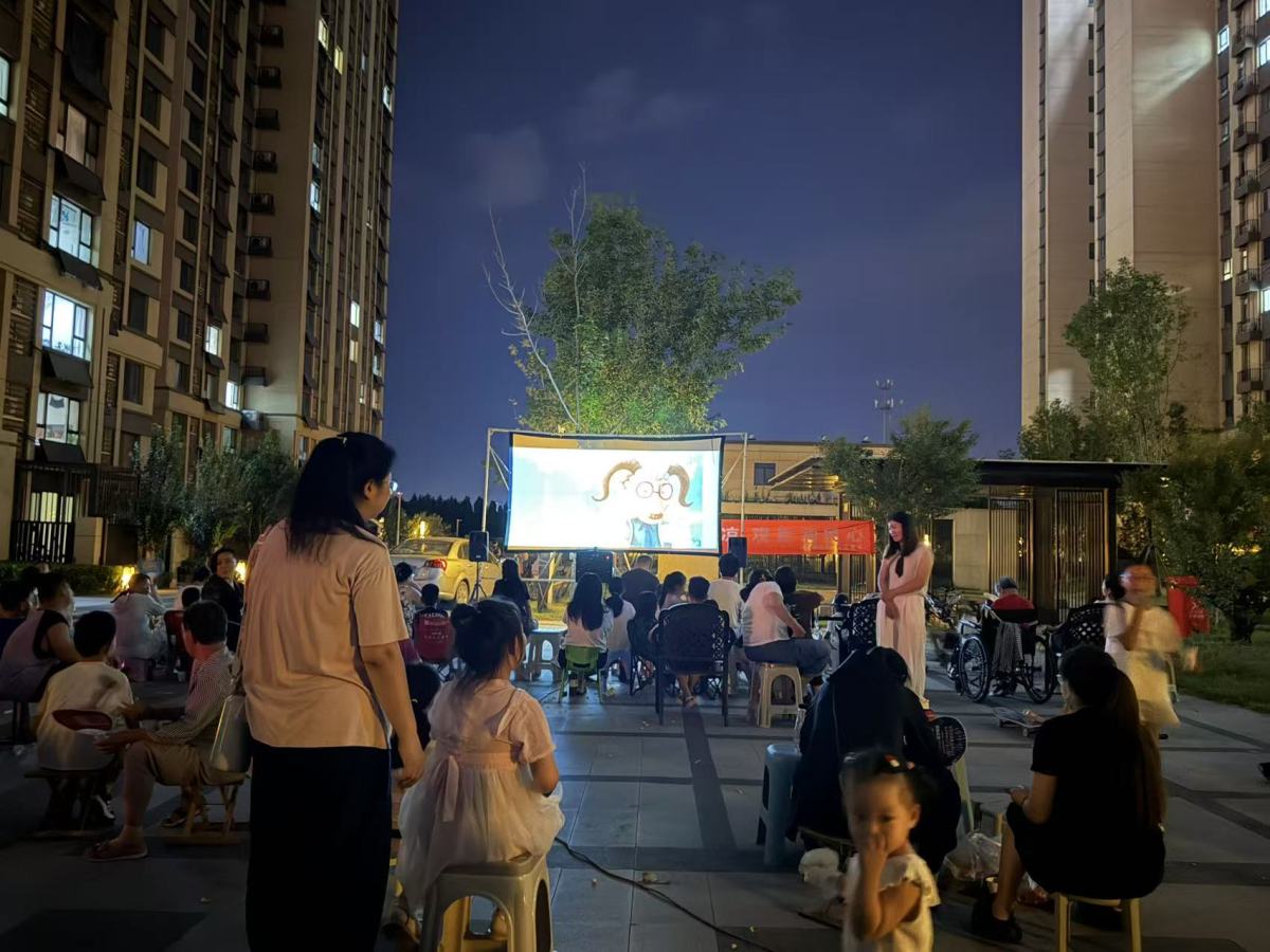 微信图片_20260823195513_5415_52 长江物业禹城万和城联合新湖社区开展“夏夜送清凉,观影润民心”露天观影活动
