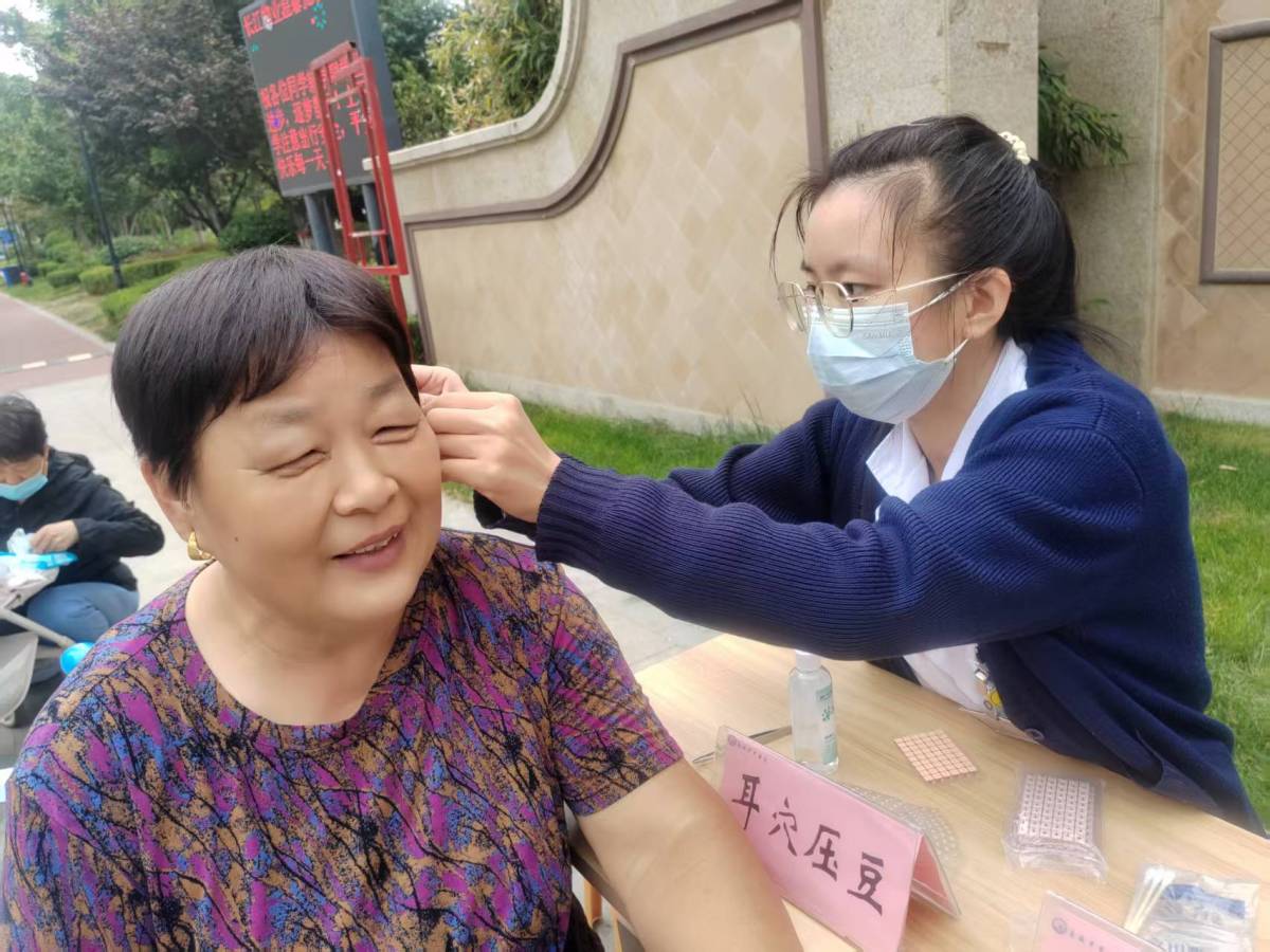 健康进社区，义诊暖人心｜禹城玖号院联合市中街道泺清社区开展公益义诊活动