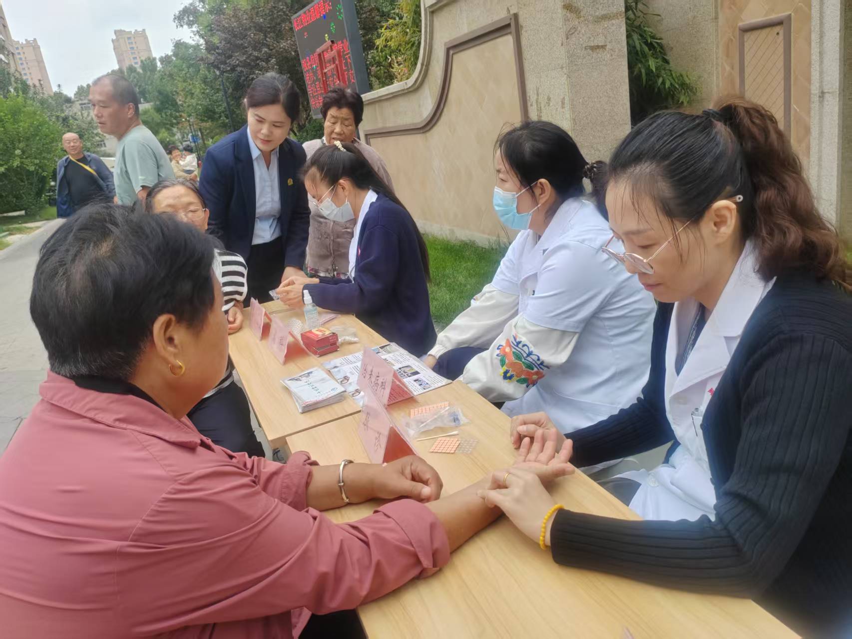 健康进社区，义诊暖人心｜禹城玖号院联合市中街道泺清社区开展公益义诊活动