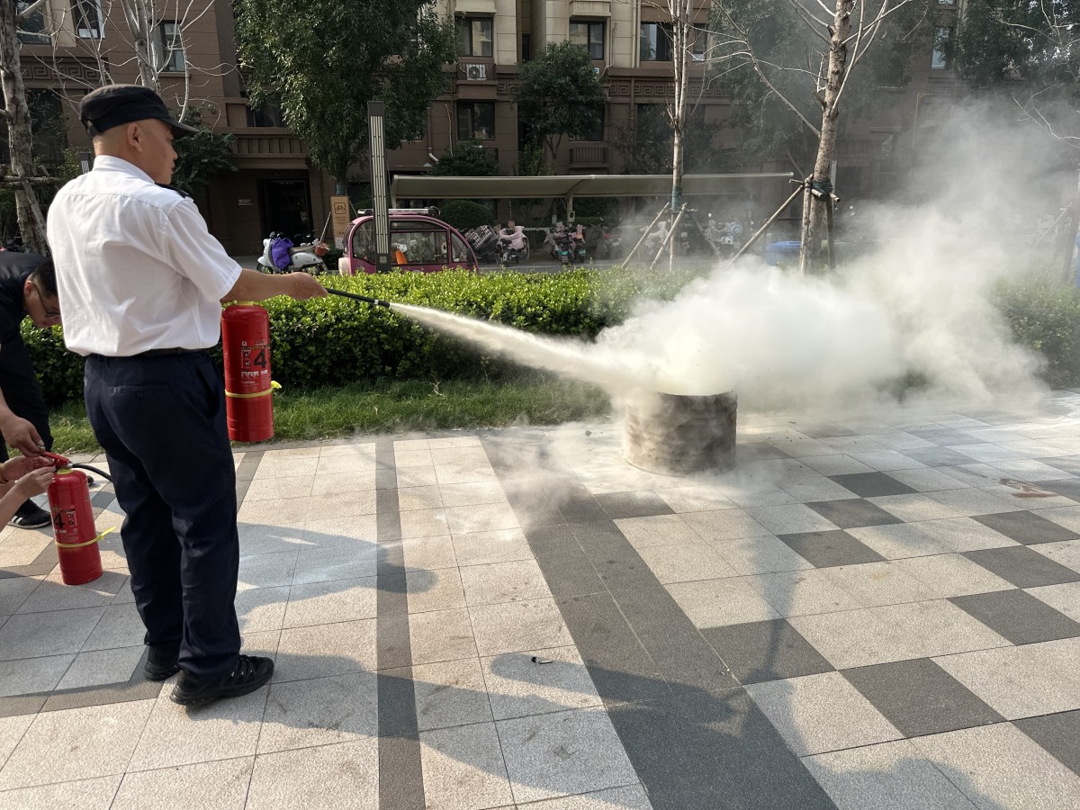 2 以练筑防,平安同行|长江物业齐河清河园联合永兴社区开展电梯应急暨消防演练