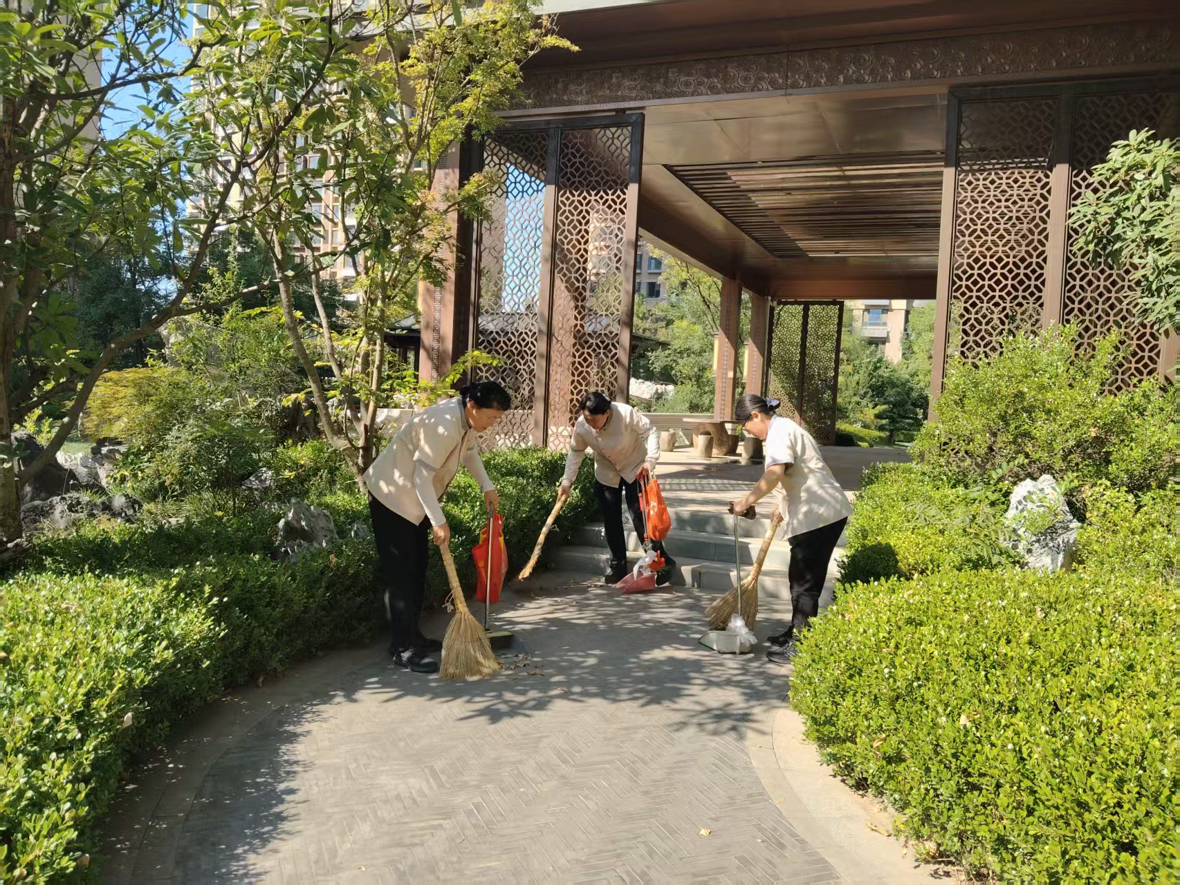 月圆盛世华诞,守护万家团圆 | 长江物业中秋、国庆温馨提示请查收~ 月圆盛世华诞,守护万家团圆 | 长江物业中秋、国庆温馨提示请查收~