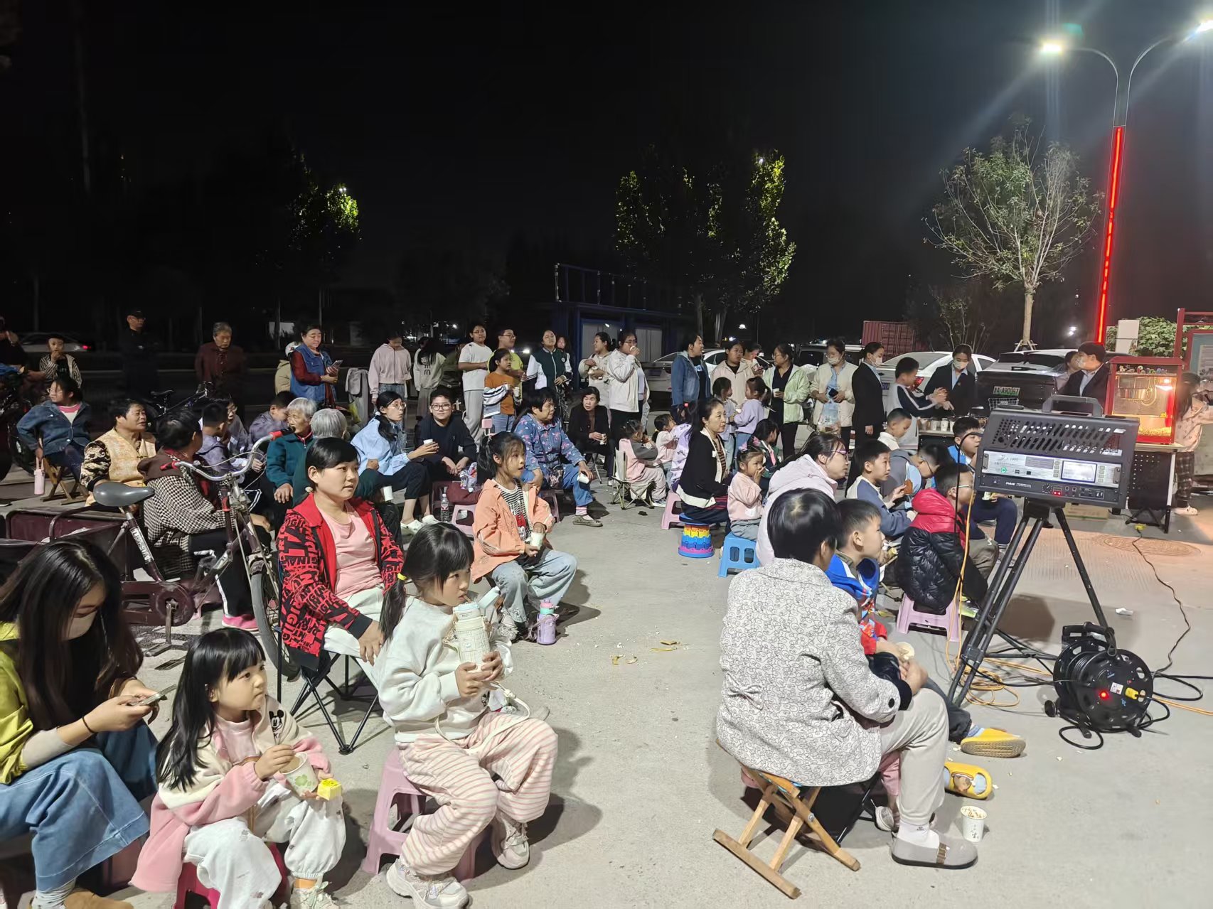 星空作幕,光影睦邻|长江物业禹城汇通东澜岸露天电影温情开映 星空作幕,光影睦邻|长江物业禹城汇通东澜岸露天电影温情开映