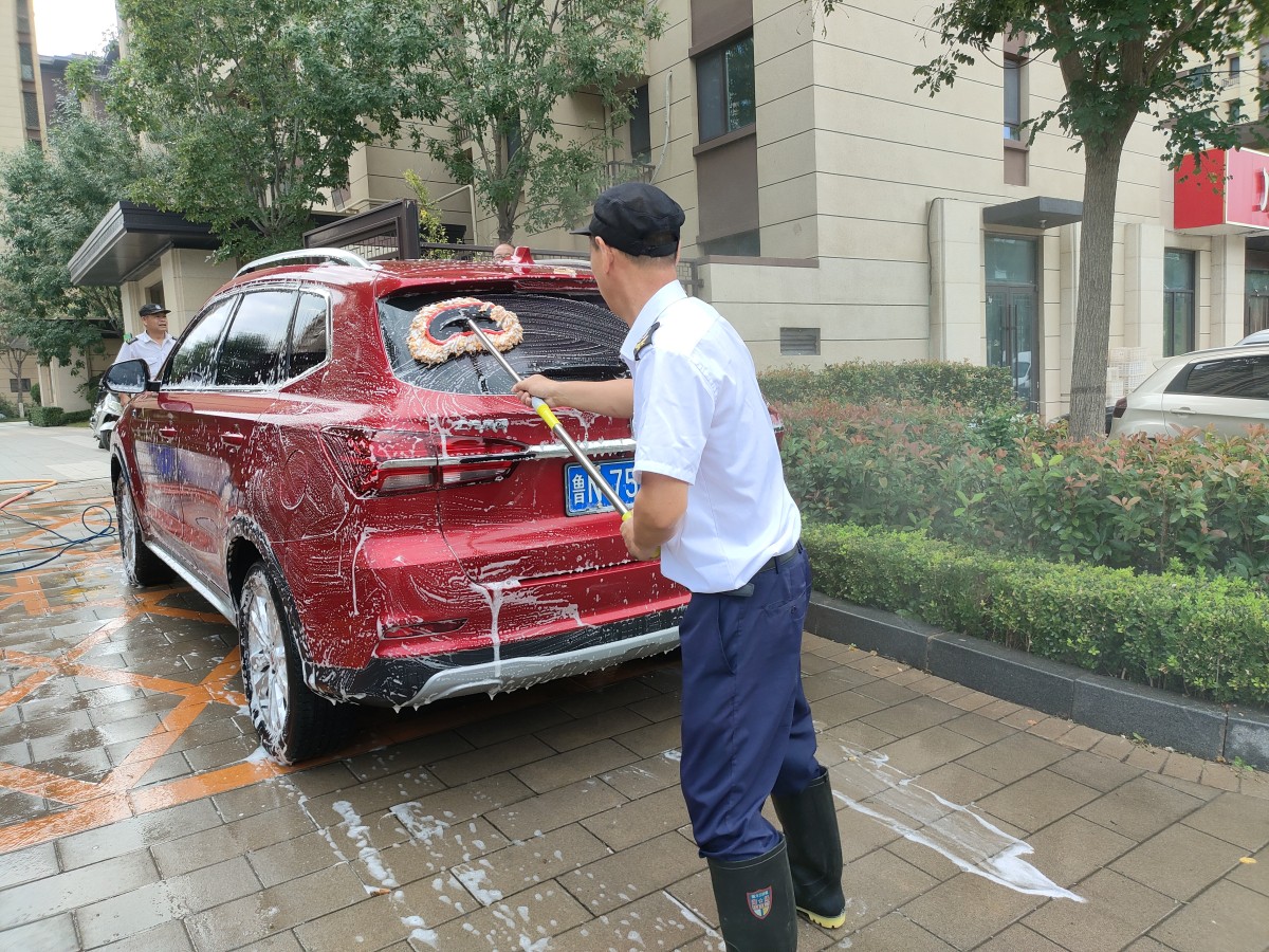 3 便民洗车暖人心,物业服务零距离