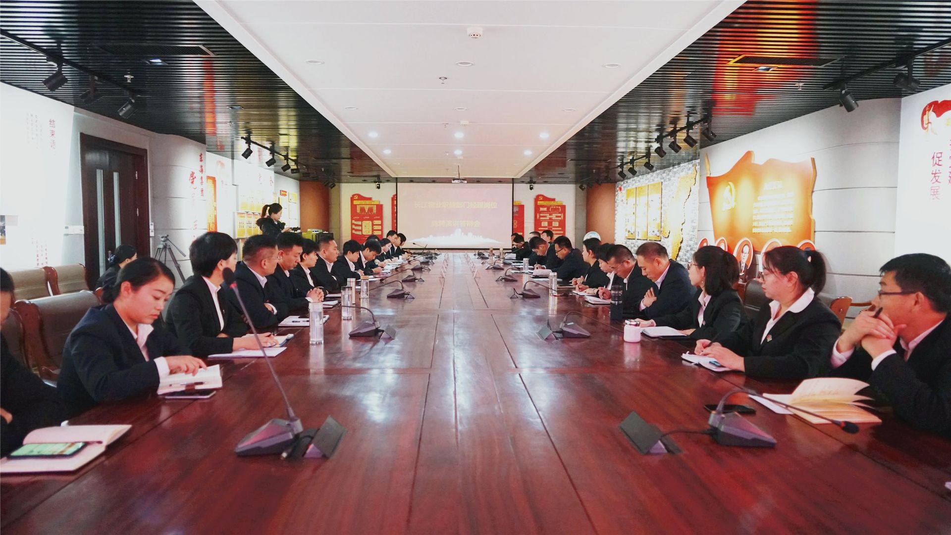 长江物业开展职能部门经理岗位竞聘活动