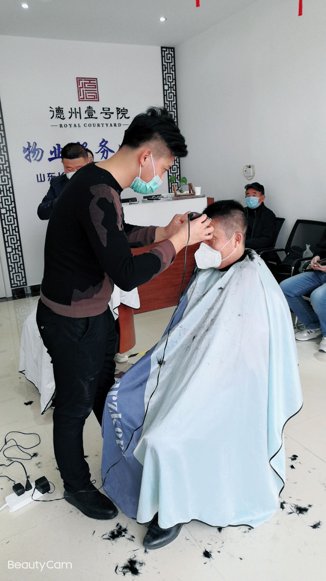 为业主提供免费理发服务   解决业主“头”等大事