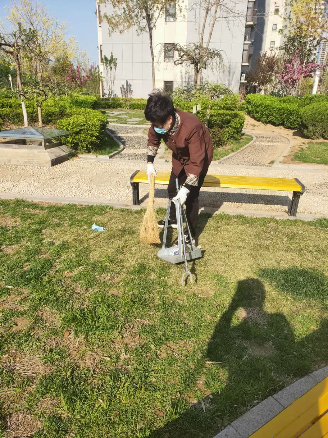 物业经理变身“保洁员”-长江物业项目负责人岗位轮值