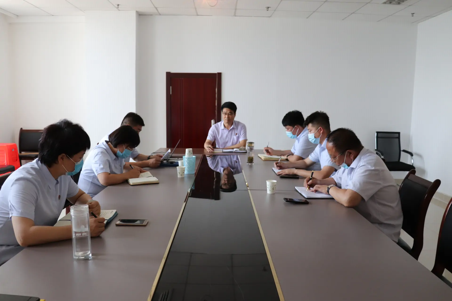 深学细悟 笃行求实——长江物业党支部召开全国“两会”学习会 深学细悟 笃行求实——长江物业党支部召开全国“两会”学习会