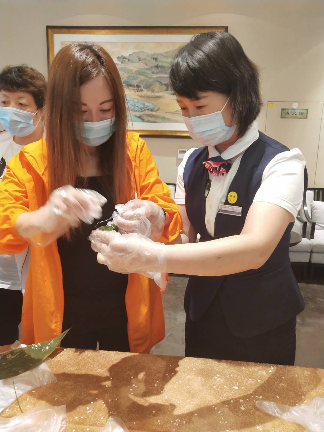 平原壹号院组织老业主包粽子过端午 “粽情粽意”暖了邻里心