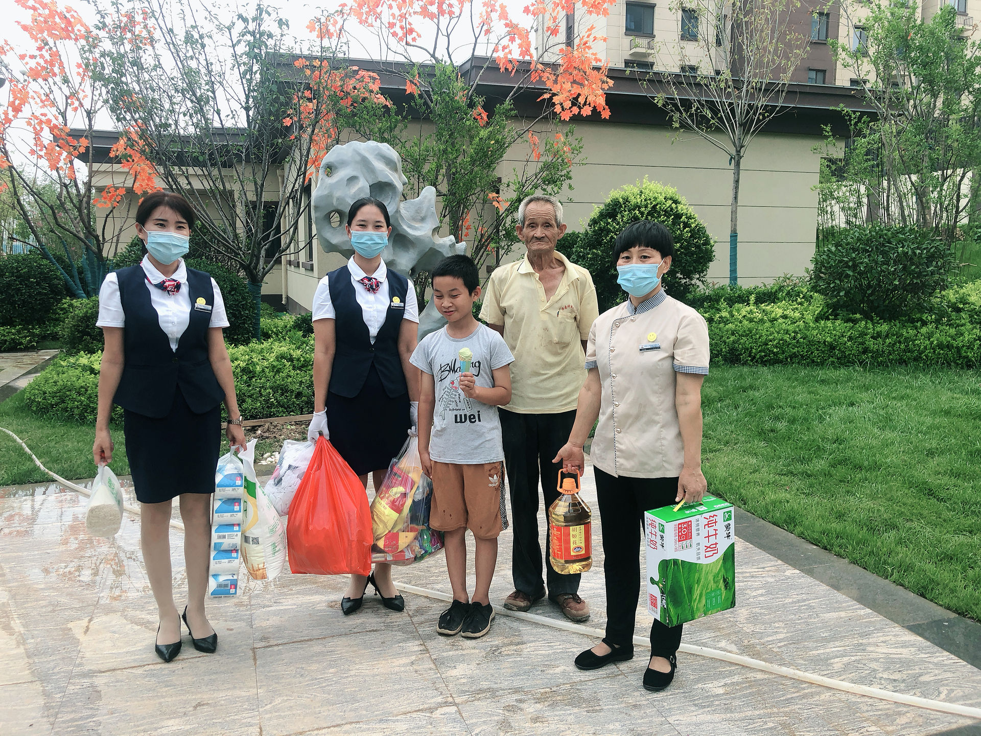 让爱在夏日温暖传递