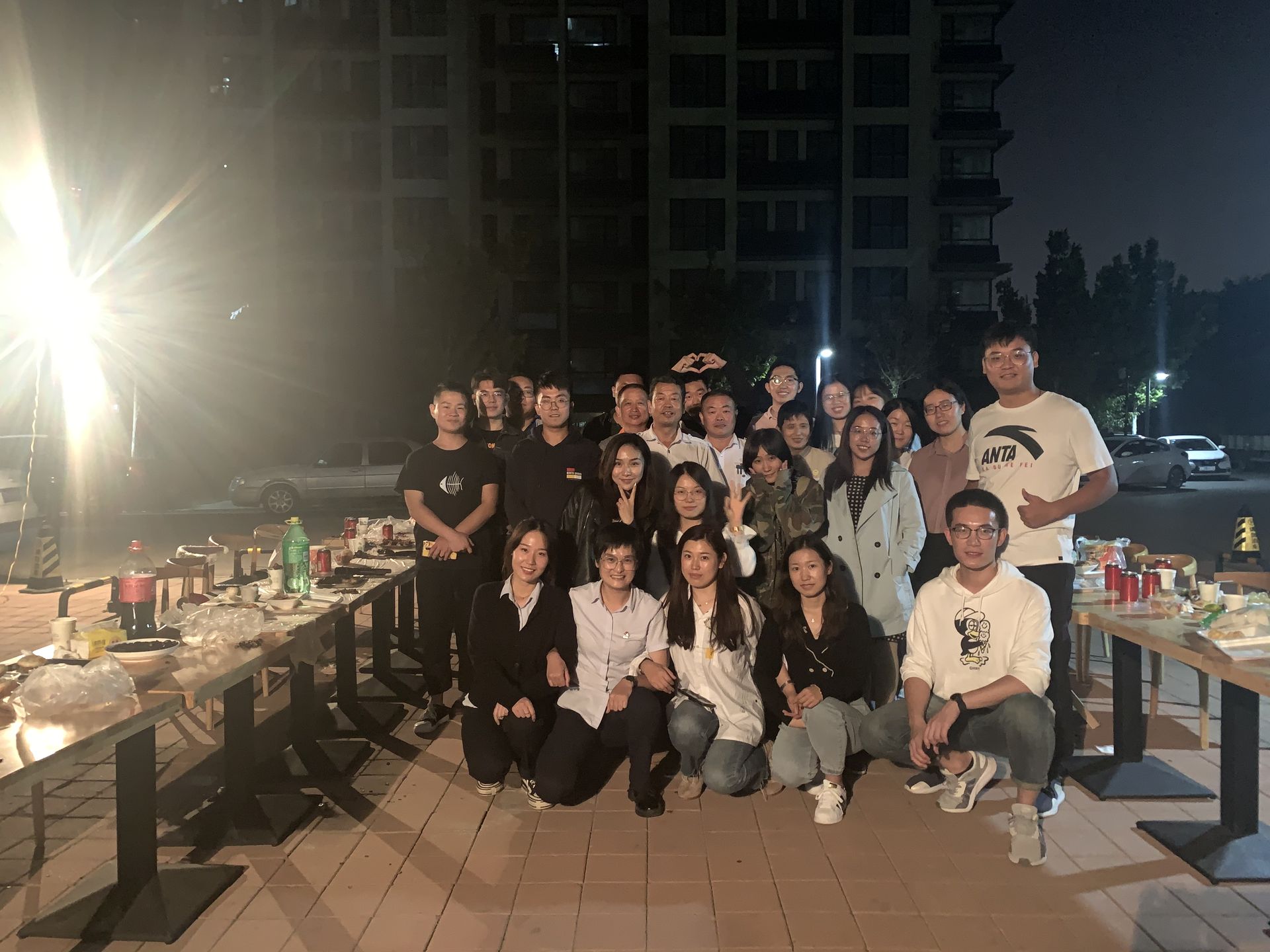 人才公寓项目组织音乐烧烤青年联谊会 为员工搭起沟通平台