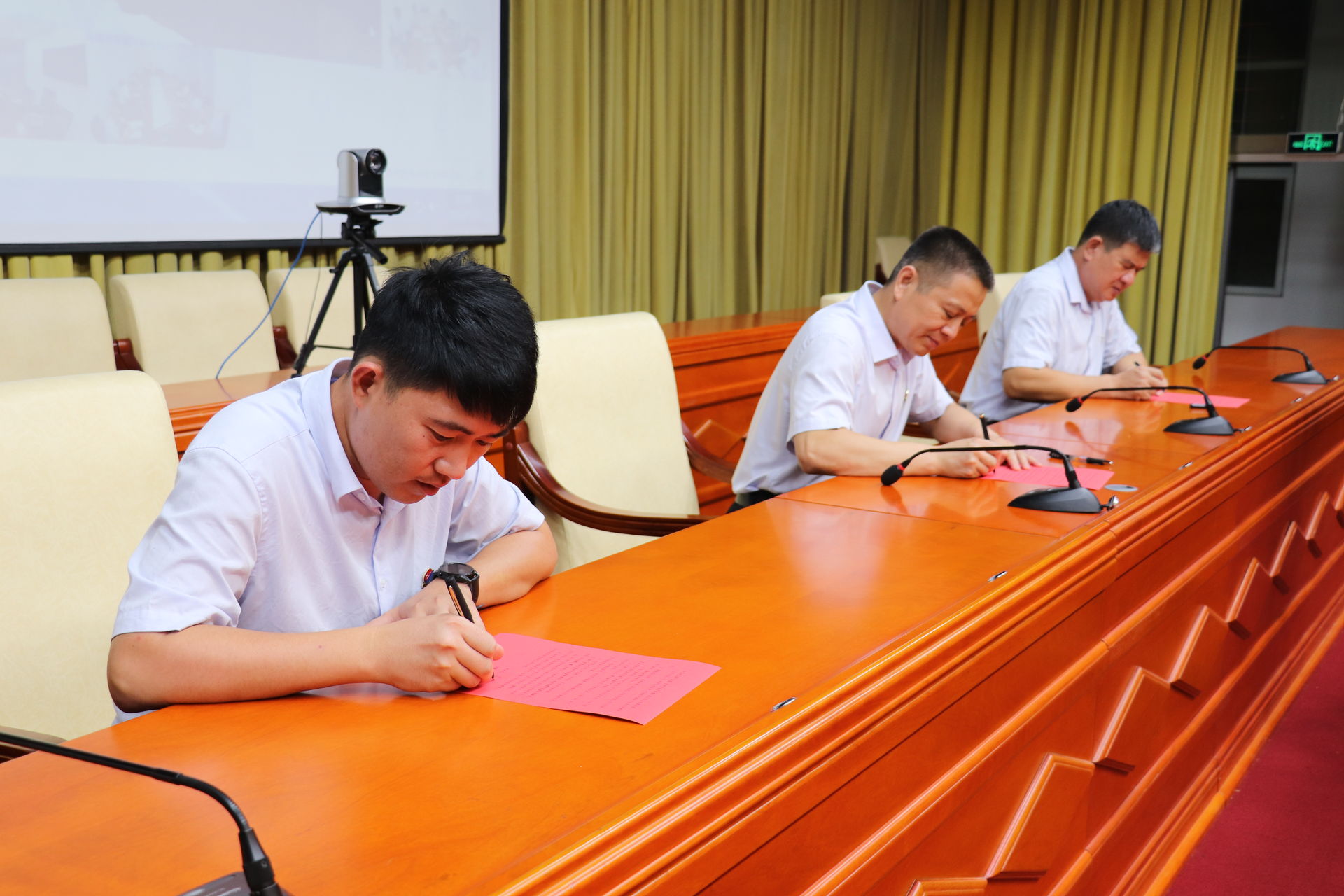 长江物业立下“军令状” 坚决弘扬正能量 拒绝传播负能量