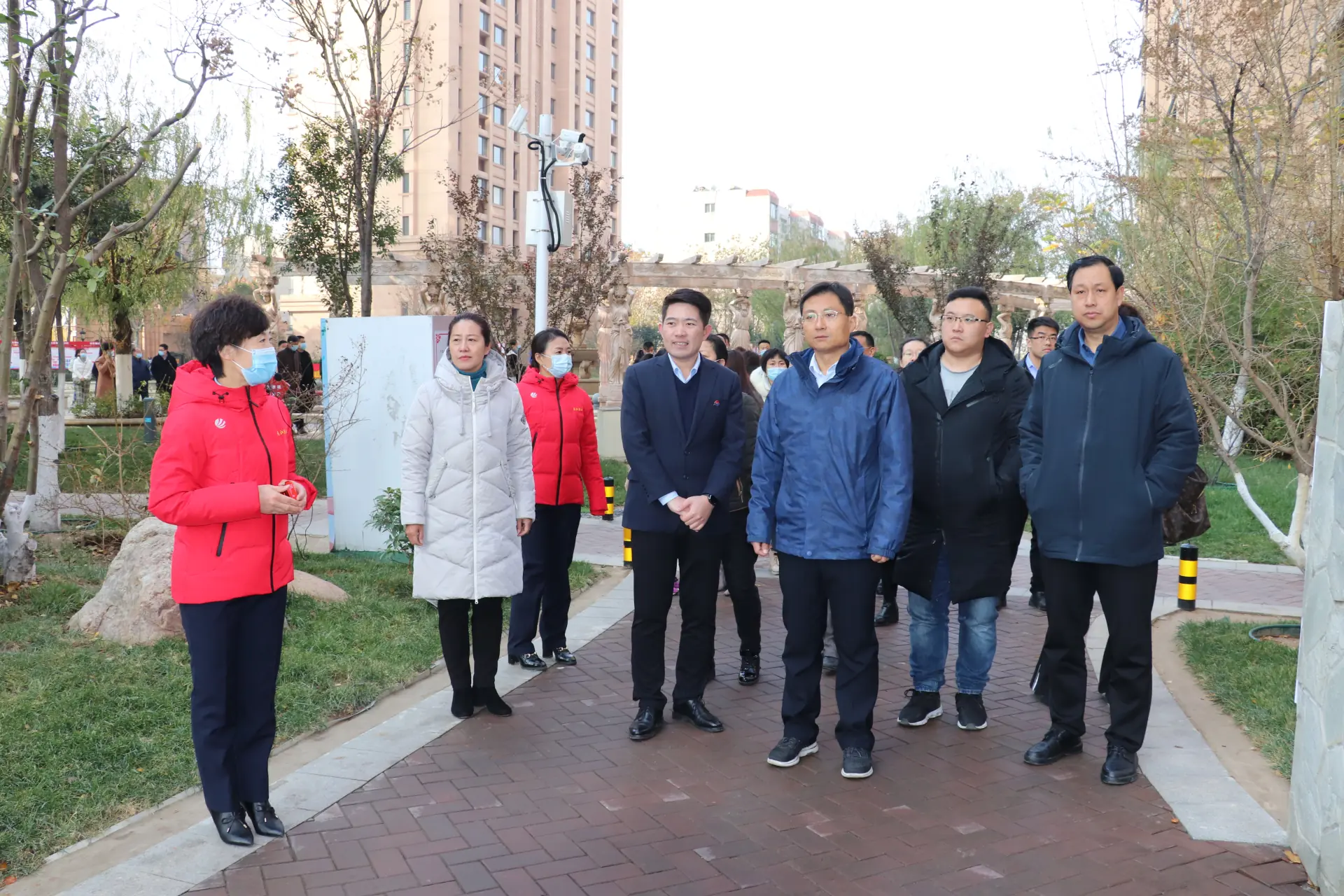 姜龙一行到东海巴黎城调研创建红色物业工作 姜龙一行到东海巴黎城调研创建红色物业工作