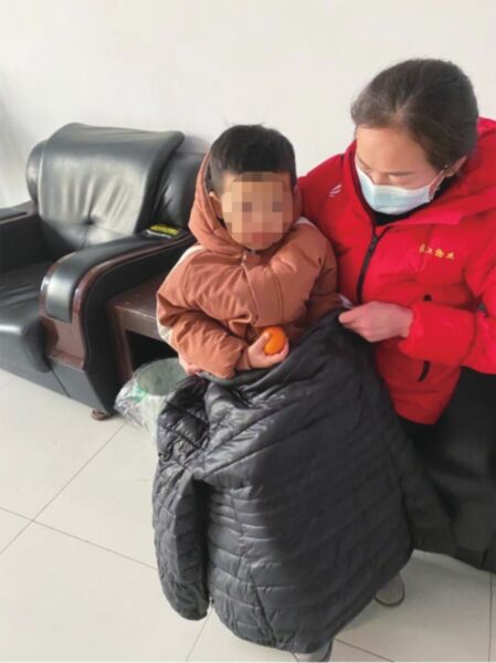 东海现代城： 男孩走失，“看脸”找到家长物业