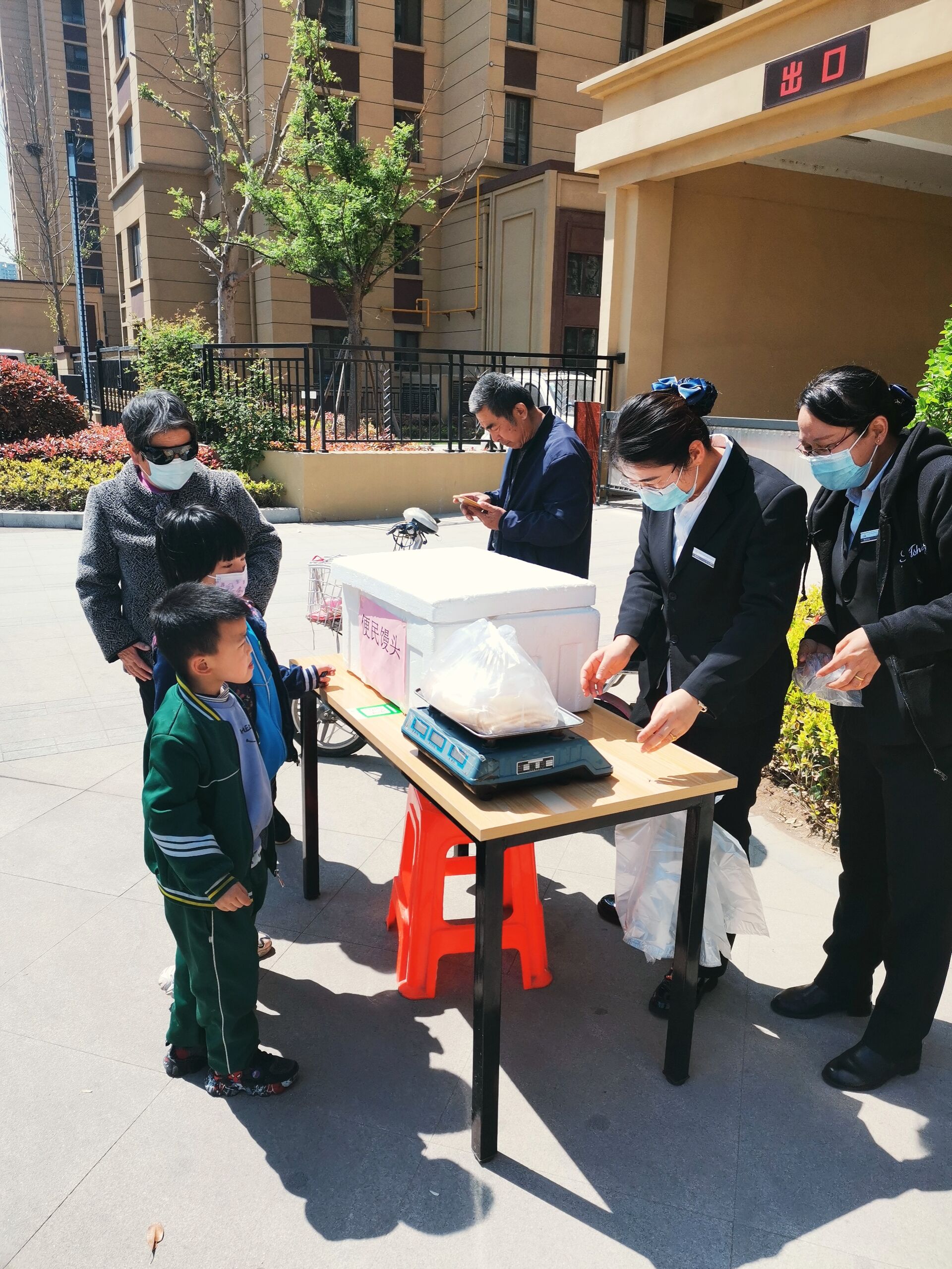 禹城现代城为业主提供“便民馒头、煎饼”特色服务 让业主享受“家门口”的便利