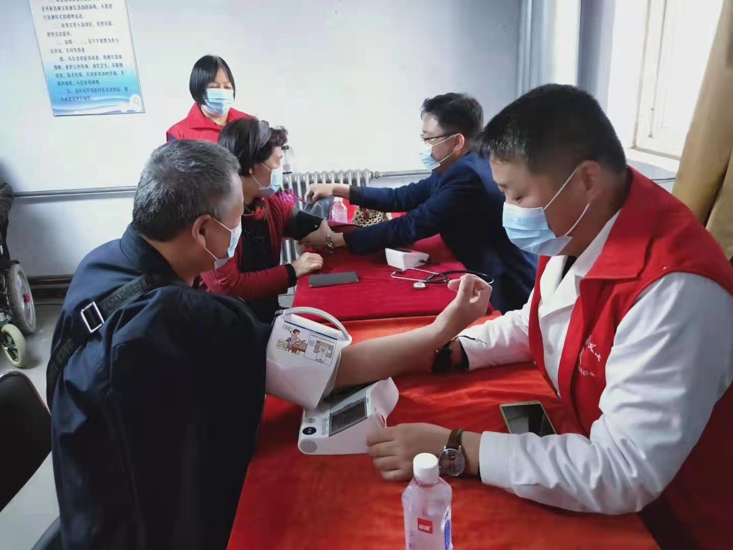 长江物业天玉铭城服务中心： 开展尊老爱幼服务活动