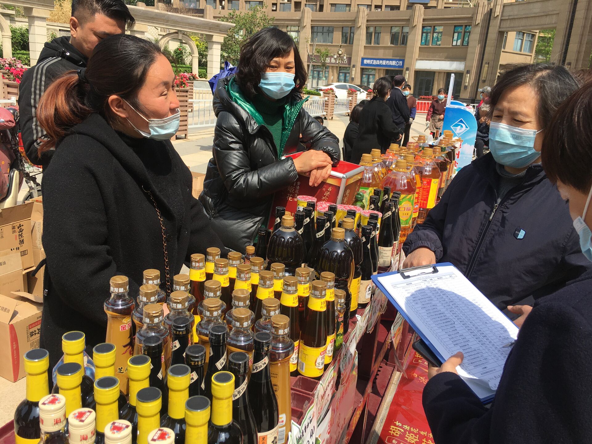 便民集市进社区，真方便！