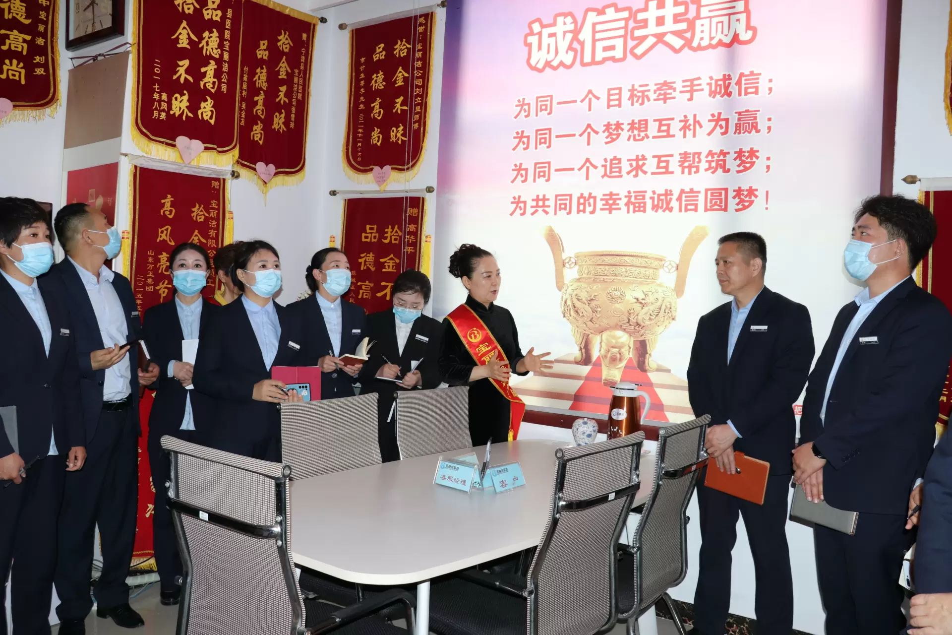 长江物业管理人员赴宝丽洁公司参观交流 长江物业管理人员赴宝丽洁公司参观交流