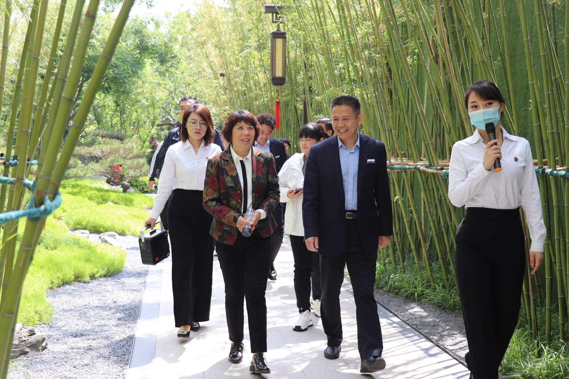 泰山区城建国资运营公司领导到长江物业参观交流