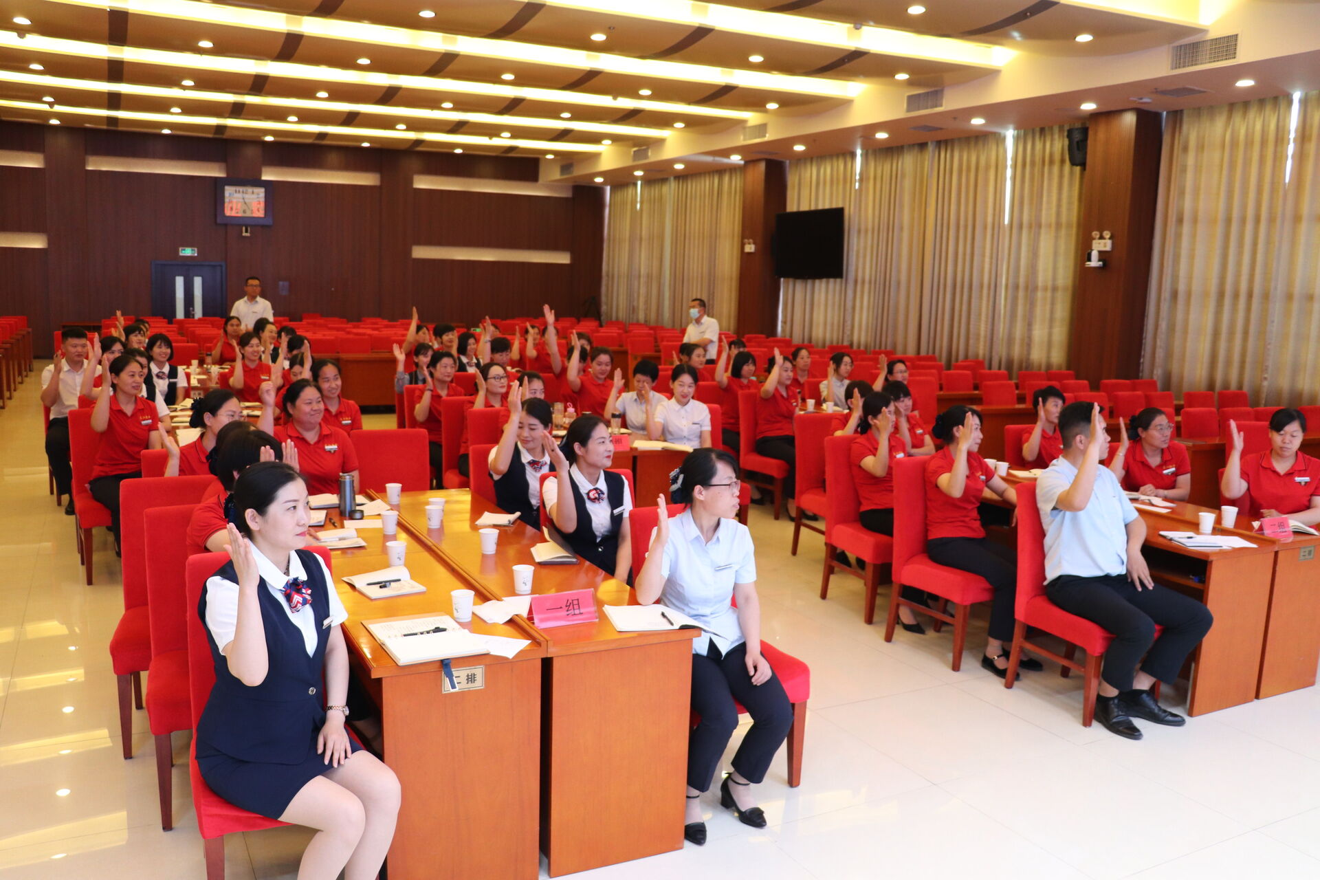 理论+互动+评比，这次培训不一样！ ——长江物业开展第三期员工培训