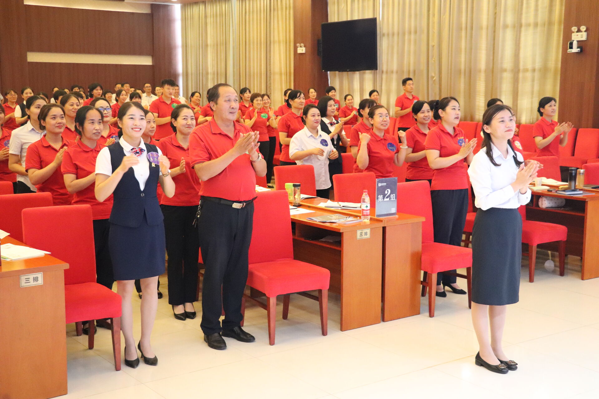 汲取经验教训 提升服务品质——长江物业召开投诉分析会  金牌管家培训班同时开班