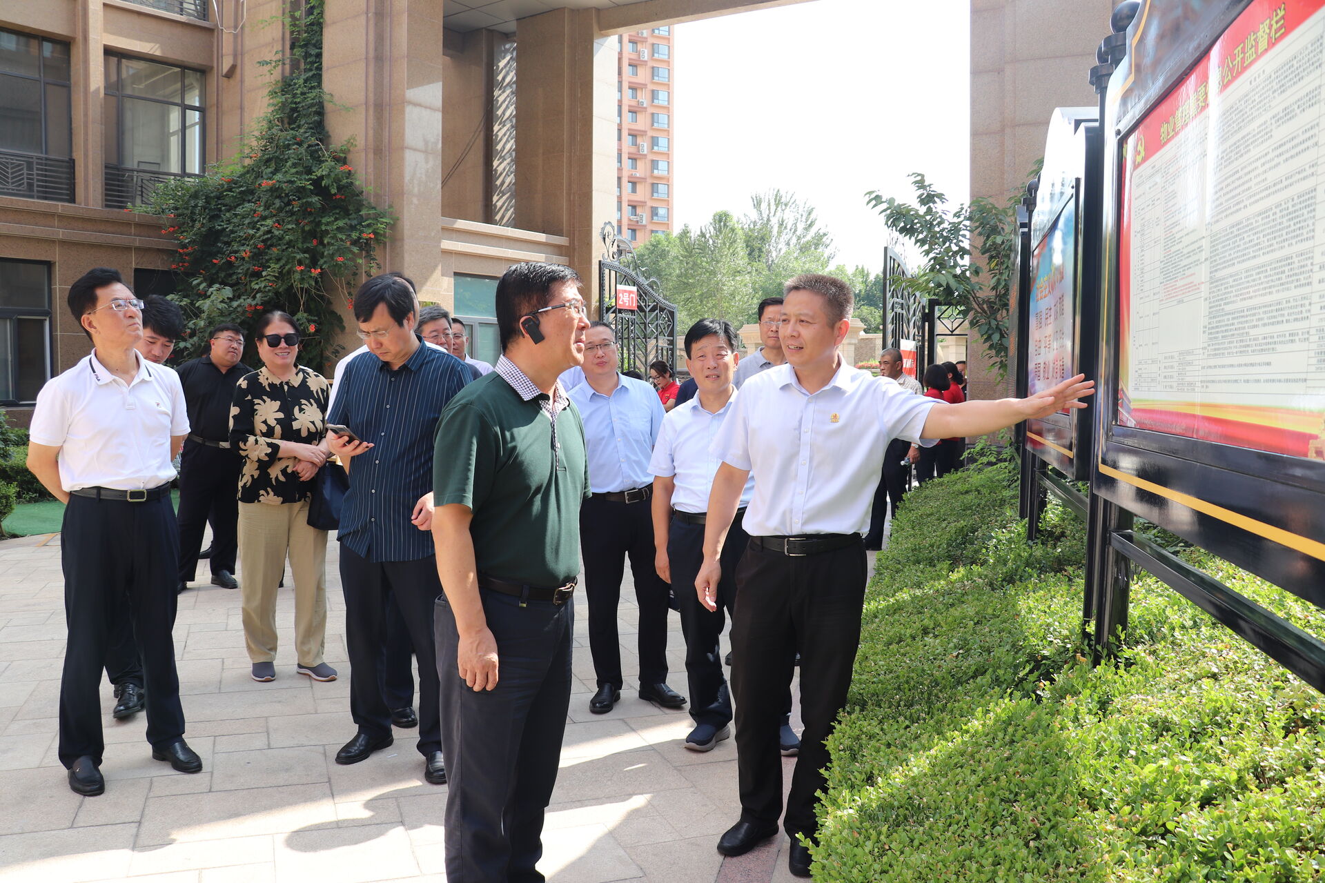 省人大调研组到长江物业调研考察工作