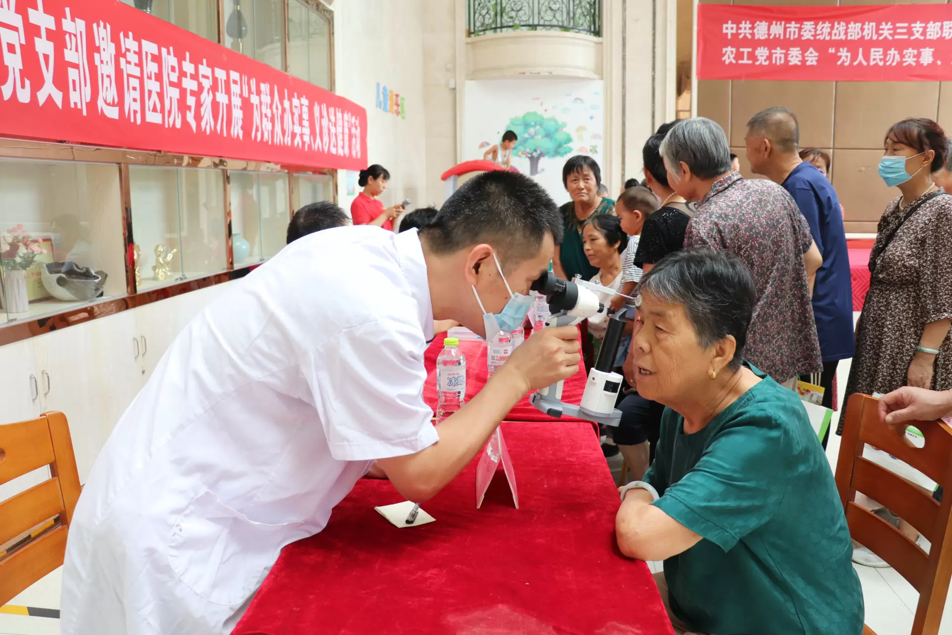 为人民办实事 送关爱进社区 德州市委统战部机关三支部组织专家到香港城小区开展义诊活动 为人民办实事 送关爱进社区 德州市委统战部机关三支部组织专家到香港城小区开展义诊活动