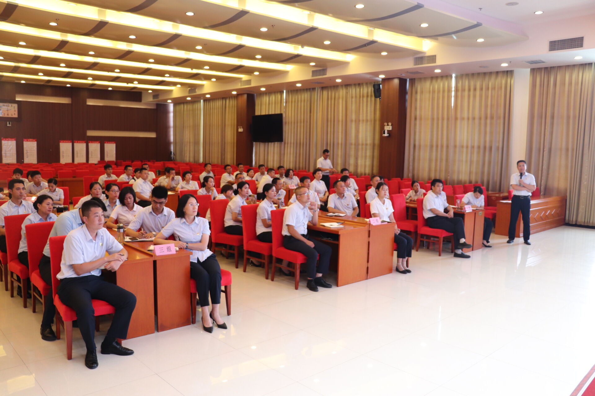 长江物业工作研讨会暨经营目标分析讨论会召开 要为业主送上更舒心服务