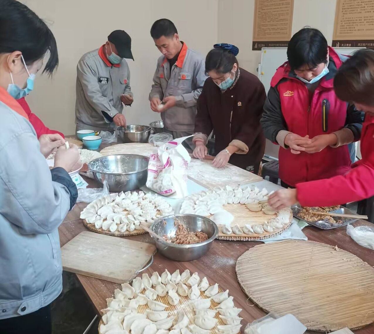 德州壹号院: 冬至为独居老人送爱心水饺 德州壹号院: 冬至为独居老人送爱心水饺